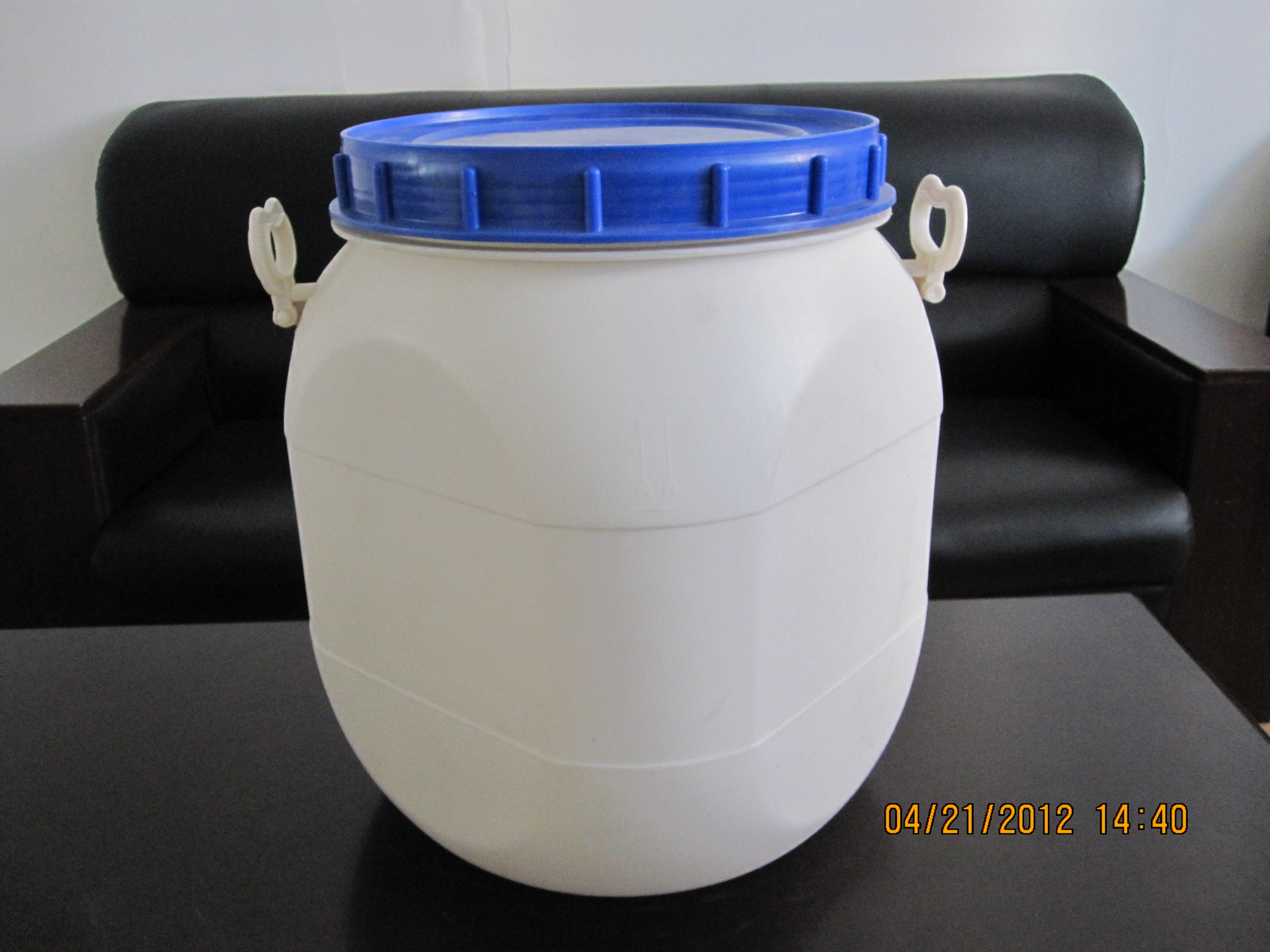 45kg octogonal drum with blue cap.JPG